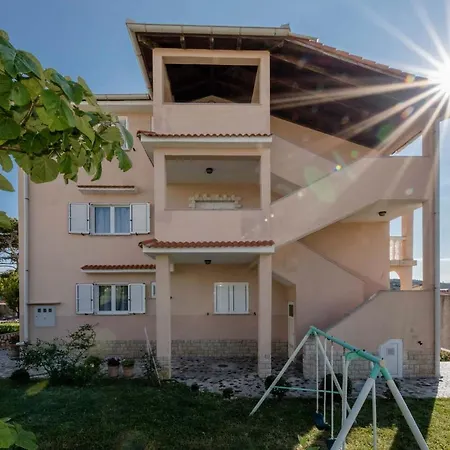 Paradise Apartment *