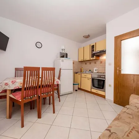 Apartment Paradise *