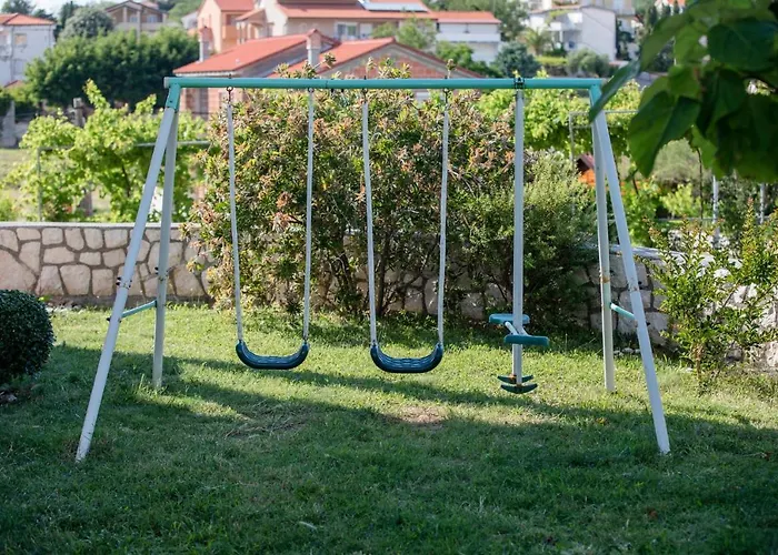 Paradise Daire Lopar